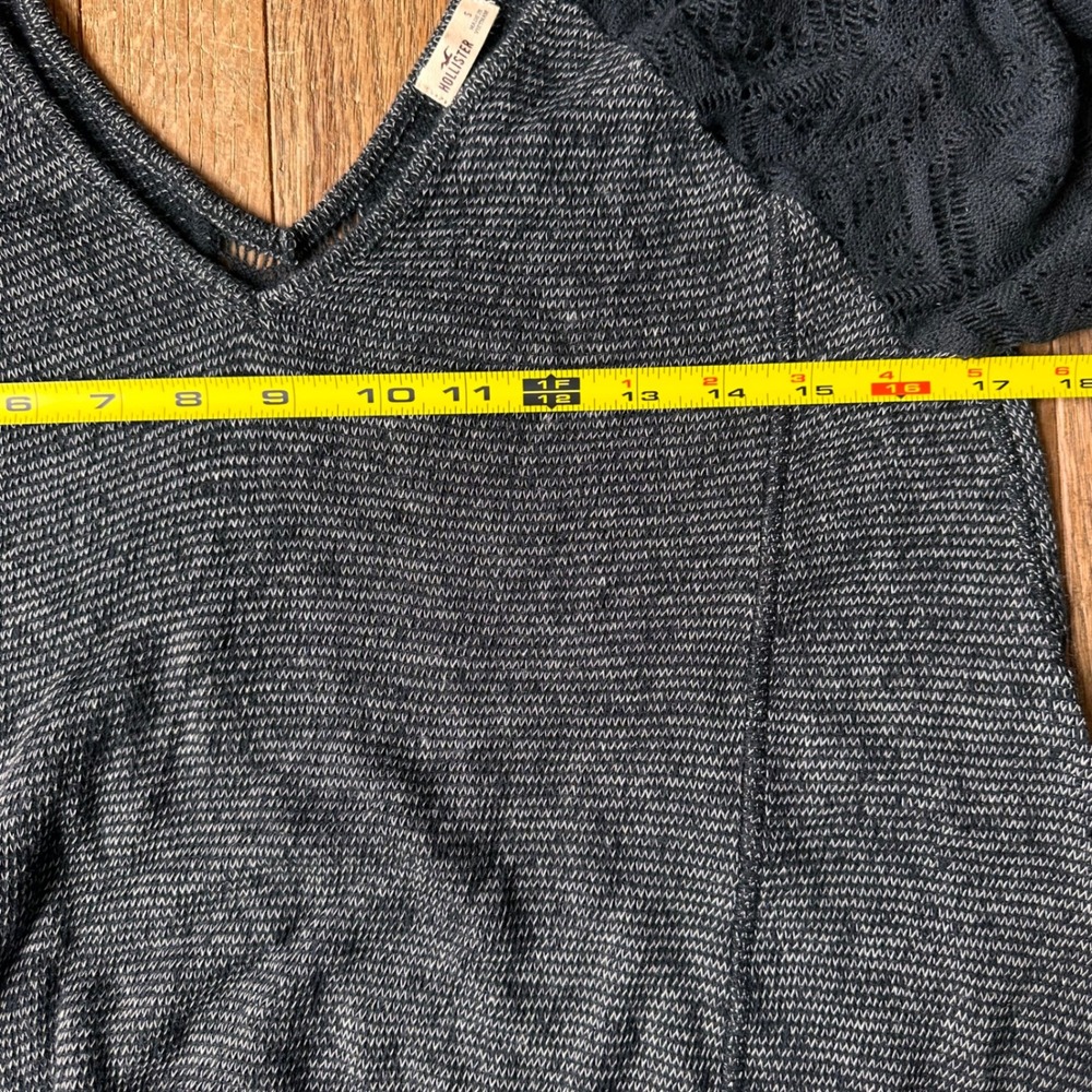 Hollister Y2K Tunic Top Womens Small Lace Sleeve Sharkbite Hem Black Gray Casual - Picture 6 of 7